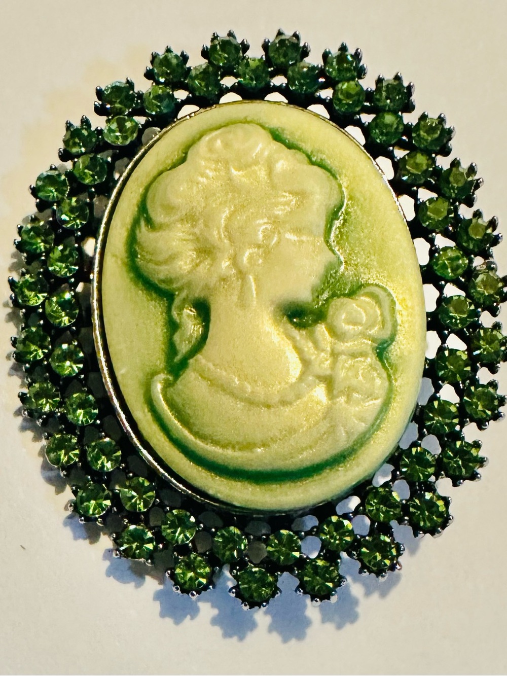 Green Cameo Like Brooch Silver Tone